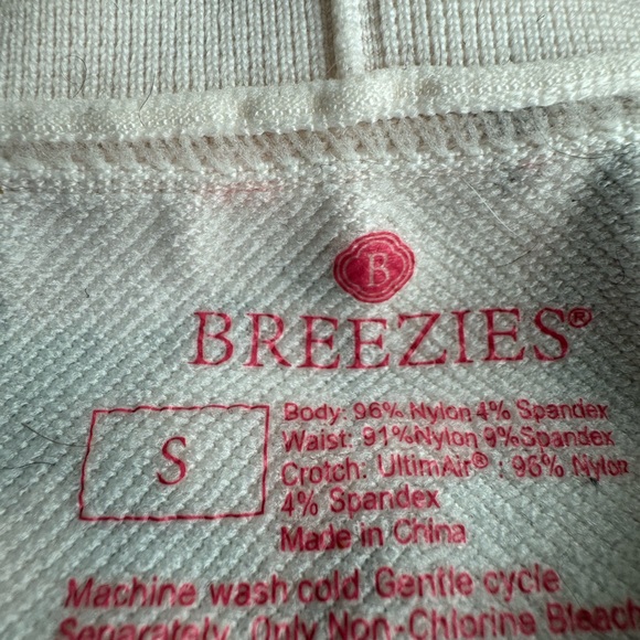 ❤️3/$30 Breezies Tummy Smoothing Seamless 3/4 Cropped Leggings - Picture 9 of 9